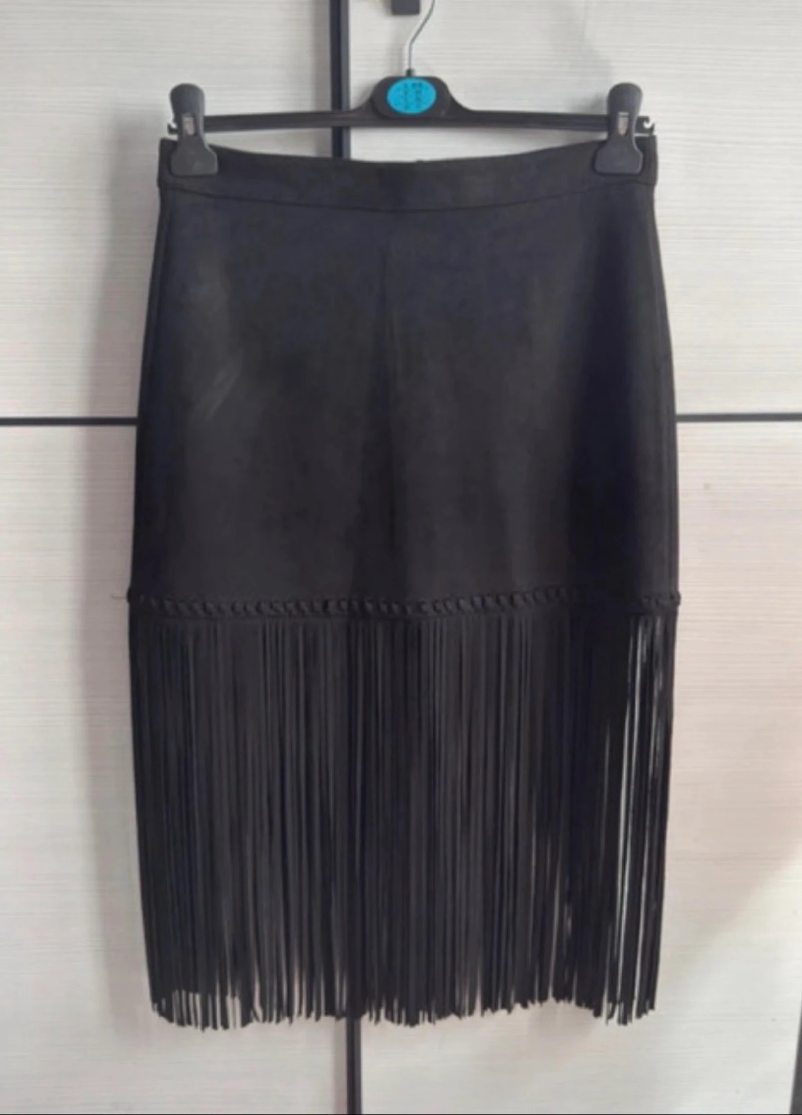 Falda midi de ante con flecos de Stradivarius (Talla 40) 